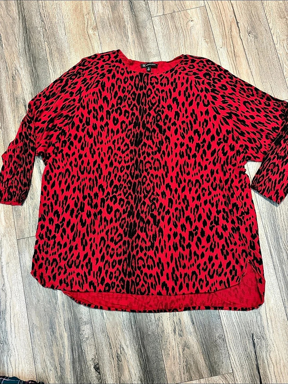 INC International Concepts Animal Print Top in Red & Black Size 3X good conditio
